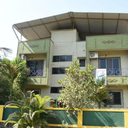 Gulmohar Cottages - Home Stay In Alībāg Eksteriør billede