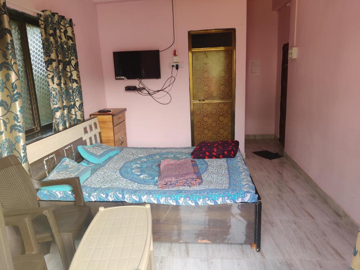Gulmohar Cottages - Home Stay In Alībāg Eksteriør billede