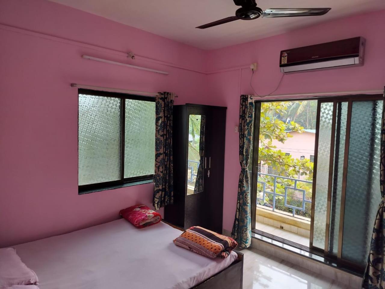 Gulmohar Cottages - Home Stay In Alībāg Eksteriør billede