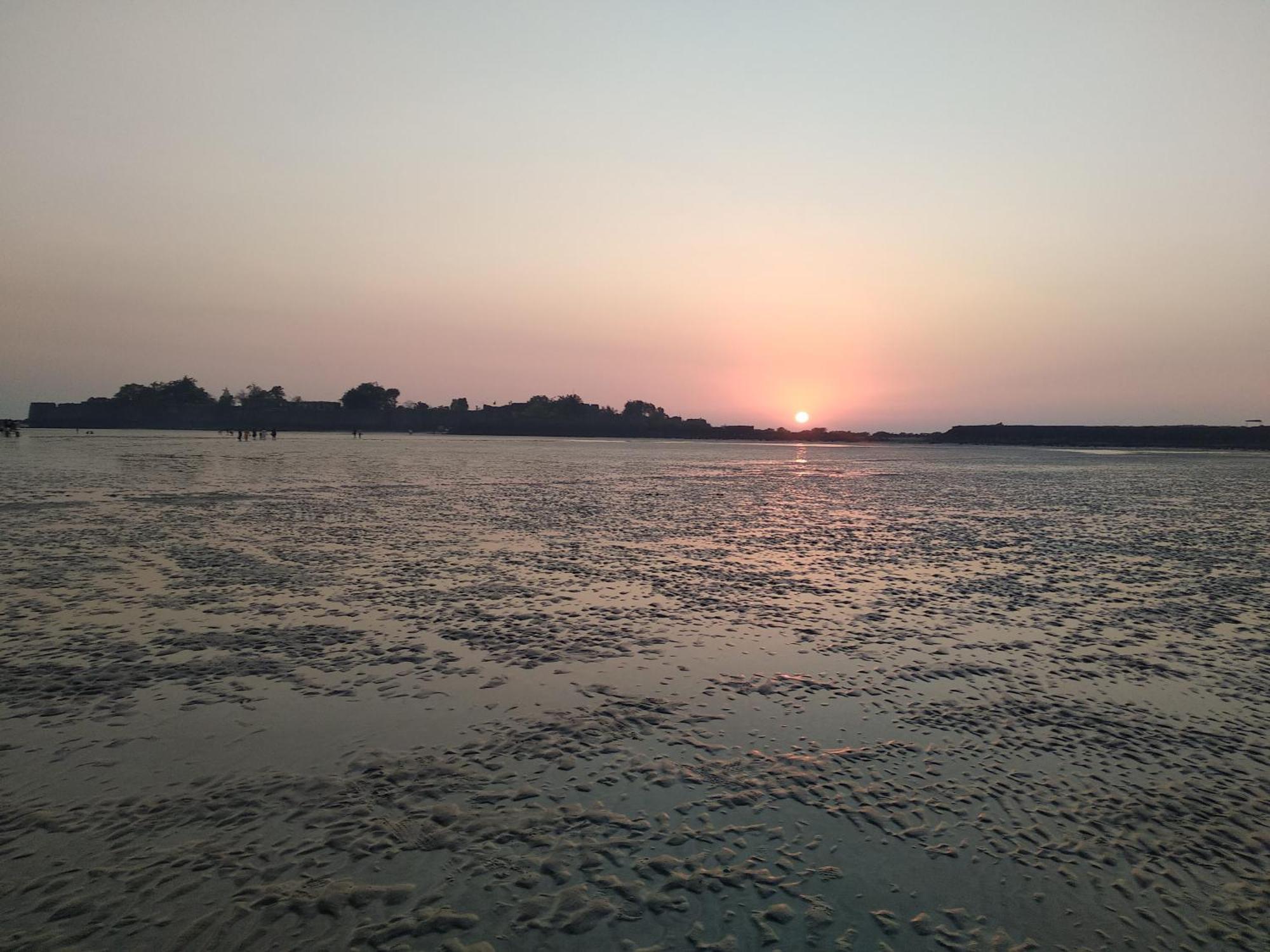 Gulmohar Cottages - Home Stay In Alībāg Eksteriør billede